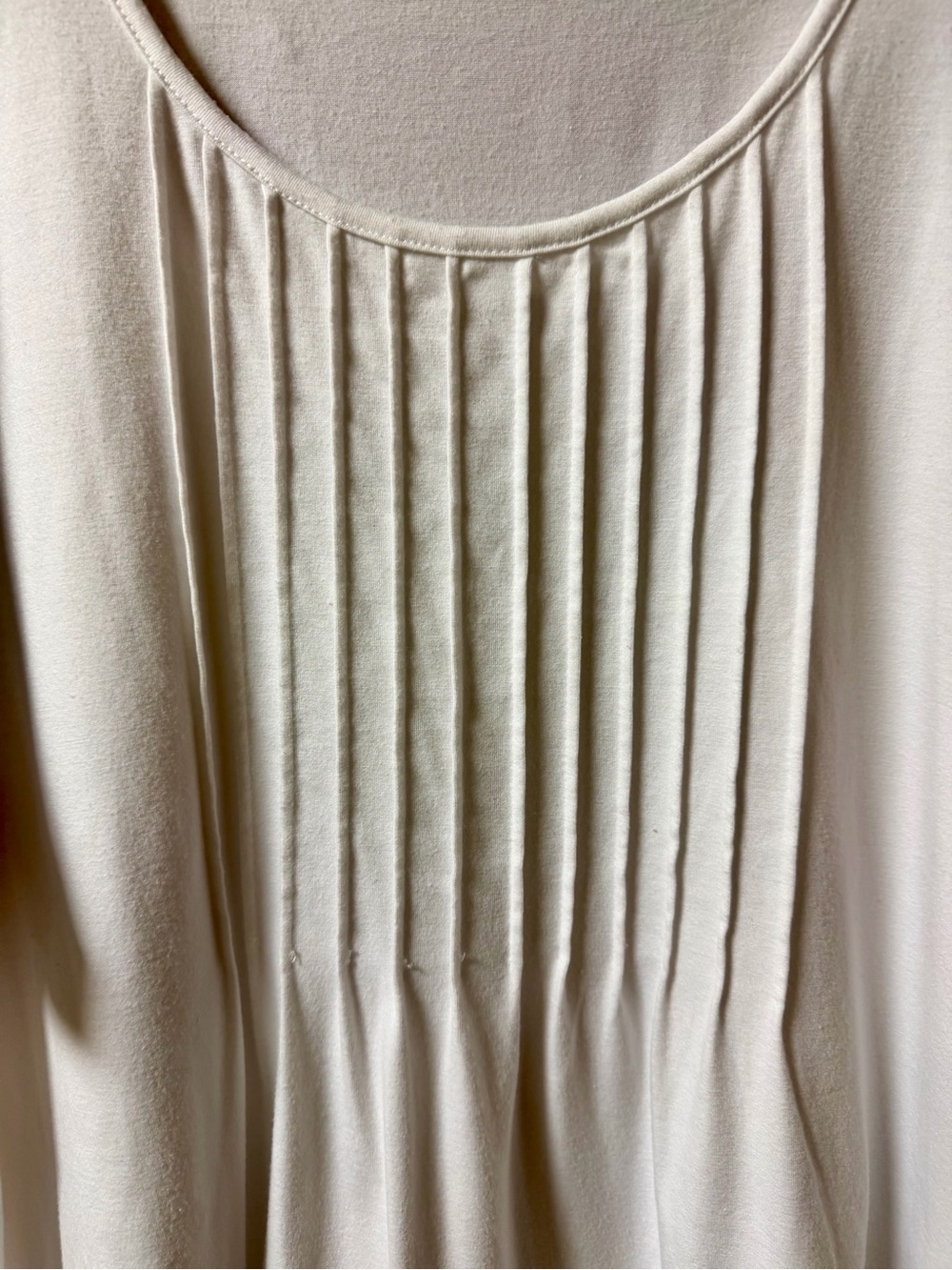 OFEEFAN Women’s Pleated Top - Picture 3 of 10